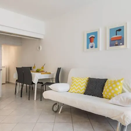 Apartment In City Center דירה